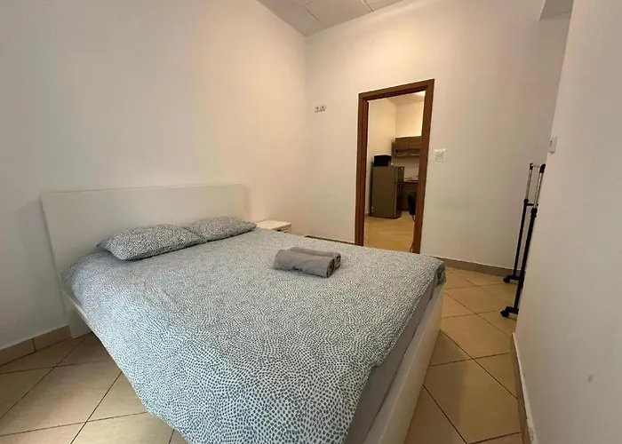 Aparthotel Golebia-plus 3*